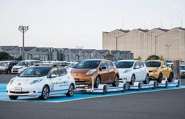<p><strong>Nissan </strong></p>
<p>Nissan başkanı ve CEO Carlos Ghosn perşembe günü düzenlenecek konferansta CES 2017'nin açılış konuşmasını yapacak. Bu, ya yeni nesil Nissan Leaf'ı ya da şarj başına 500 km yol kat edebilen yepyeni bir elektrikli aracı ilan edecekleri anlamına geliyor.</p>