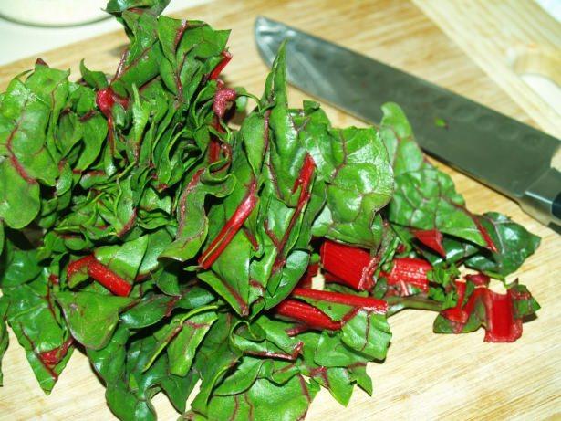<p><strong>Pazı</strong></p>
<p>Pazı, gözlerimin yaşlanma sonucu maruz kaldığı zararları minimuma indirger. Çünkü yapraklarında, gözleri yaşlanmanın etkilerinden koruyan karotenoid maddesi bulunur. </p>