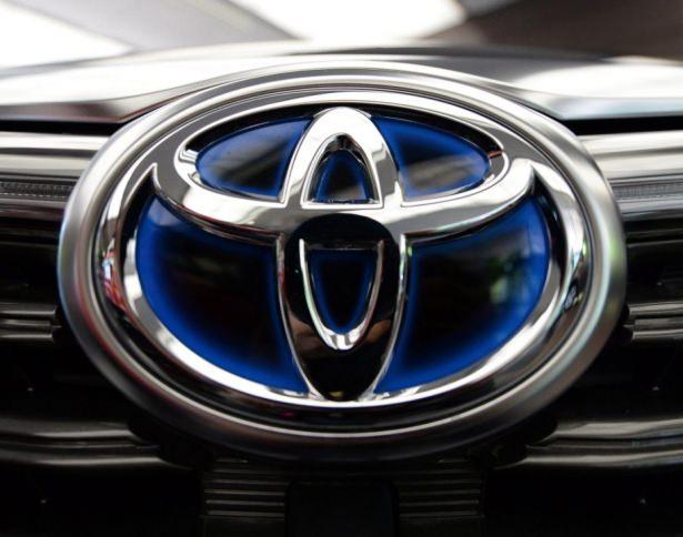 <p>TOYOTA</p>

