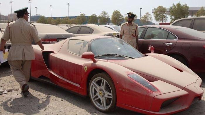 <p>Dubai'de otomobil mezarlığına terk edilmiş 1 milyon $ değerindeki Ferrari Enzo</p>

<p> </p>
