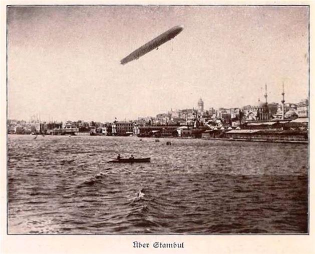 <p>Haliç semalarındaki zeplin bir gemi üzerinden fotoğraflanmış</p>

<p> </p>
