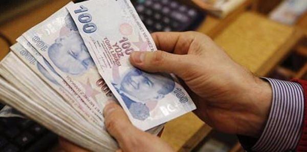 <p>TÜİK tahminlerine göre ise doğuşta beklenen yaşam süresi Türkiye geneli için ortalama 78; erkeklerde 75.3, kadınlarda da 80.7 yaş seviyesinde bulunuyor. TÜİK de 50 yaşına ulaşmış kişilerde kalan yaşam beklentisini kadınlarda 31, erkeklerde 28 yıl olarak hesapladı.</p>
