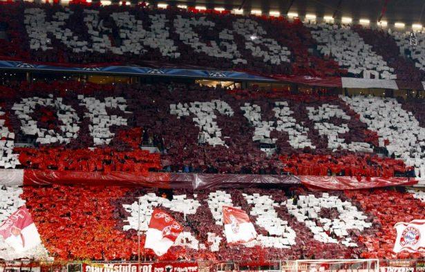 <p>Bayern Münih taraftarlarının, Manchester United ile oynanan UEFA Şampiyonlar Ligi çeyrek final rövanş maçı öncesi yaptığı koreografi</p>