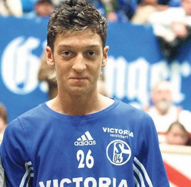<p>MESUT ÖZİL</p>

<p> </p>
