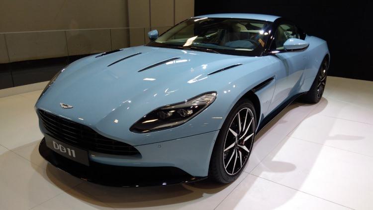 <p>Aston Martin de birçok modelini fuarda sergiliyor.</p>
