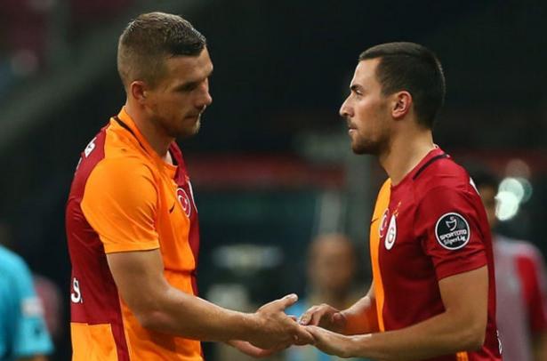 <p>Sinan’ı Alman Milli Takımı’na kazandırmak için kolları sıvayan Löw, bu oyuncu hakkında Lukas Podolski’den de bilgi aldı. Hatta farklı kanallardan futbolcuya Almanya’yı seçmesi konusunda telkinde bulunuldu ve Sinan ile ailesinin nabzı yoklandı.</p>