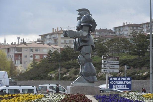 <p>Belediye ekipleri, tartışma konusu olan robotu, sabah saatlerinde yaklaşık yarım saatlik bir çalışmanın ardından sökerek götürdü.</p>

<p> </p>
