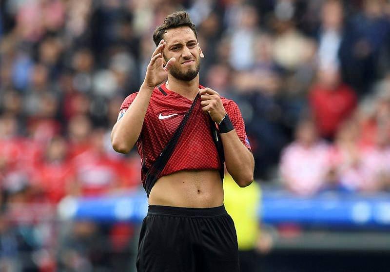 <p>Hakan Çalhanoğlu (Ofansif orta saha)</p>
<p> </p>