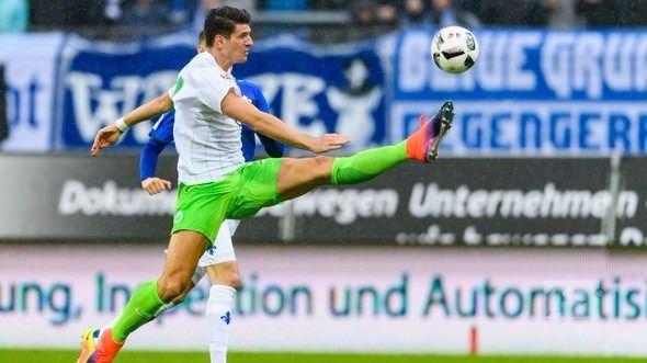 <p>Türkiye’den ayrılarak hata yaptığını düşünen Mario Gomez'in, Wolfsburg ile köprüleri atması söz konusu. </p>