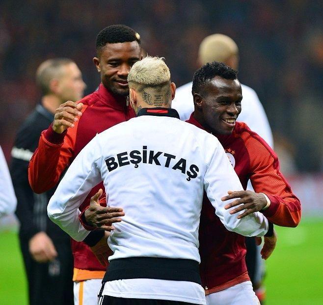 <p>Ünlü spor sitesi bleacherreport, Avrupa'nın 5 büyük ligi dışında oynayan en iyi 25 oyuncuyu listeledi. Listede Türkiye Spor Toto Süper Ligi'nden de 4 futbolcu yer aldı. bleacherreport'un yayınladığı listede Van Persie, Sneijder, Oğuzhan gibi isimlerin yer almaması dikkatlerden kaçmadı.</p>
