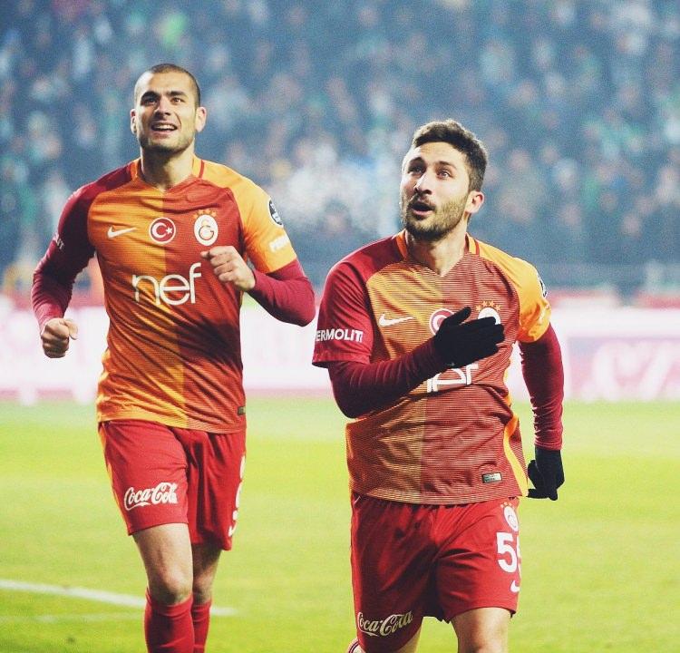 <p>Galatasaray'ın Konyaspor'u deplasmanda 1-0 yendiği maçın tek golünü atan Sabri Sarıoğlu, ligde 5 yıl sonra golle tanışmış oldu.</p>
