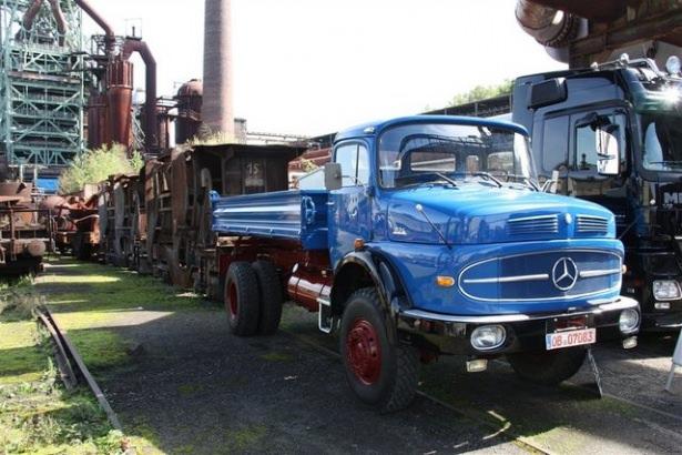 <p>Mercedes severler Almanya'nın Hattingen kentinde buluştu. Mercedes kulübü tarafından her sene düzenlenen etkinlik kapsamında Mercedes klasikleri ve son model Mercedes'ler bir araya geldi. İşte o otomobiller....</p>
<p> </p>
