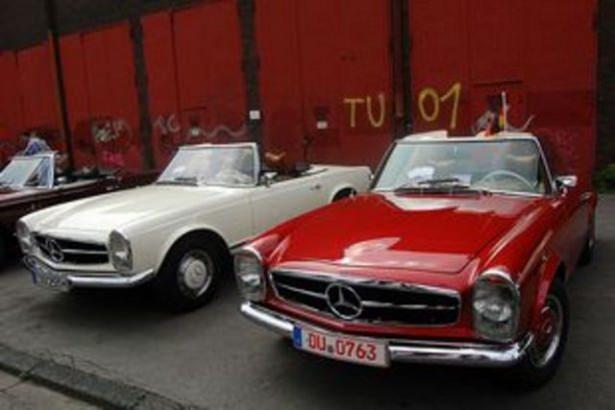 <p>Mercedes severler Almanya'nın Hattingen kentinde buluştu. Mercedes kulübü tarafından her sene düzenlenen etkinlik kapsamında Mercedes klasikleri ve son model Mercedes'ler bir araya geldi. İşte o otomobiller....</p>
<p> </p>