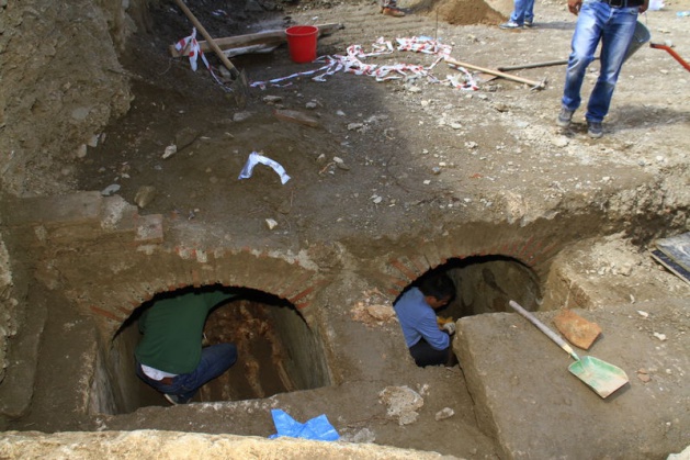 Amasya Müze Müdürlüğünce alınan izinlerin ardından yapılan kurtarma kazısı ve incelemede, 10 mezar ortaya çıkarıldı. Mezarların Bizans dönemine ait olduğunun belirlendiği, kazı çalışmalarının sürdüğü öğrenildi.