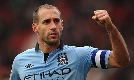 <p>ZABALETA İLK SIRADA<br />
<br />
Sarı-kırmızılı kulüpte ayrıca Manchester City ile önümüzdeki ay sözleşmeleri sona erecek olan Pablo Zabaleta, Gael Clichy ve Bacary Sagna'nın durumları masaya yatırıldı. Arjantinli sağ bek Zabaleta ile West Ham ve Roma da ilgilenirken, 1983 doğumlu Fransız sağ bek Sagna'nın yaşı ve sakatlığı düşündürüyor. 31 yaşındaki Fransız sol bek Clichy için ise Galatasaray'ın girişimde bulunması bekleniyor.</p>