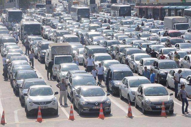 <p>Açılacak köprüye rağmen Eskihisar-Topçular arasındaki feribotlar önemli bir yol alternatifi oluşturuyor. Bu hattın İDO gelirlerindeki payı da hayli yüksek.</p>

<p> </p>
