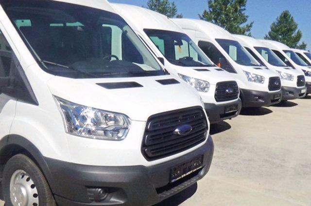 <p><strong>TİCARİ ARAÇLARA 3 YIL ÖTV KOLAYLIĞI</strong><br />
</p>
<p>Şehir içi taksi, dolmuş, minibüs, midibüs, servis, özel halk ve belediye otobüsleri ile ticari yük taşımacılığında kullanılan kamyon, kamyonet ile TIR'ların 30 Haziran 2019'a kadar yenilenmesi durumunda ÖTV alınmayacak.</p>
