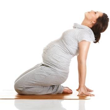 <p>Anne adayları yoga esnasında gerçekleştirilen hareketler ile<strong> nefes alış-veriş tekniklerini</strong> öğrenir.</p>
