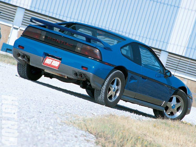 <p><span style="color:#E6E6FA">Fiero için geliştirilen elektrohidrolik direksiyon sistemi de, GM’in ilk elektriklisi EV1’de... Fiero, aynı zamanda GM’e ilk kez Japon usulü takım çalışmasını da kazandırdı.</span></p>
