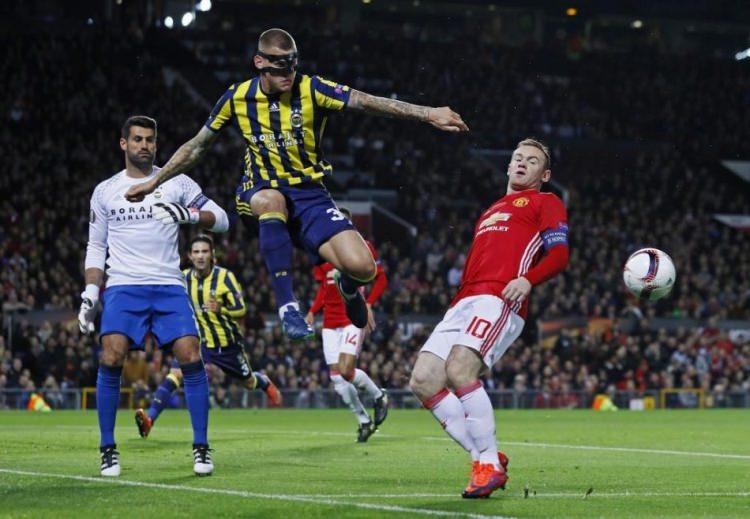 <p>Fenerbahçe'nin bundan sonra yapacağı tek şey kafasını havaya kaldırmak. Daha sezon başı, grupta da iddian var ama kolay mı gözüküyor? Hayır! Zor gözüküyor.</p>