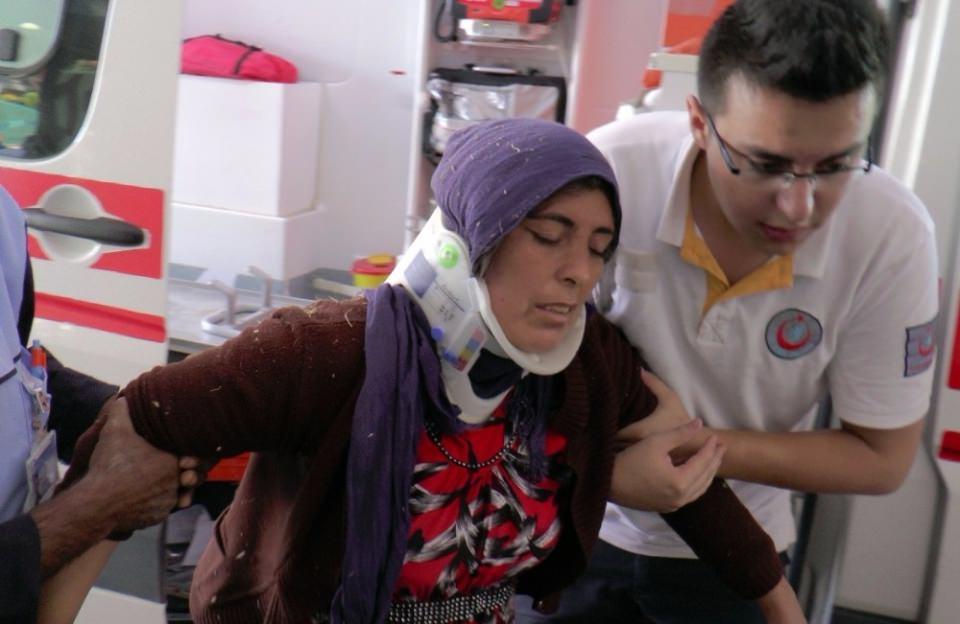 <p>Şanlıurfa’nın Birecik ilçesinde Suriyeli tarım işçilerini taşıyan kamyonet kaza yaptı.</p>
<p> </p>