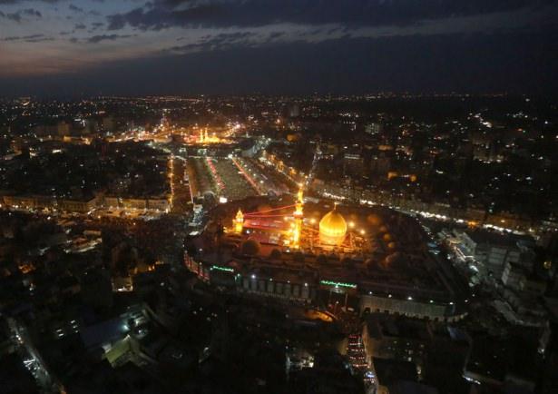 <p>Irak yetkililerinin İran’dan gelmek isteyen ziyaretçilerin ülkeye vizesiz girmelerine izin vermesi nedeniyle, Bedra Sınır Kapısı'nda meydana gelen izdihamdan dolayı aralarında bir çocuğun da olduğu 3 kişi ölmüştü.</p>

<p> </p>
