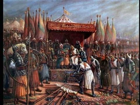 <p>Selahaddin Eyyubi:</p>
<p>Hıttin Savaşı'nda uygulamış olduğu taktik ile neredeyse hiç zayiat vermeden zafer kazanmış ve Kudüs Krallığı'nı çok kısa sürede fethetmiştir.</p>
<p>Başarılarının sonucu olarak yeni bir haçlı seferi tertiplenmiş; ancak üç kralın da bulunduğu bu girişim başarısızlıkla sonuçlanmıştır.</p>