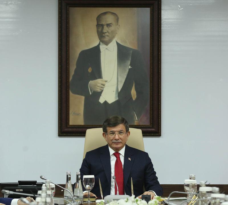 <p><strong>52 kez Bakanlar Kuruluna başkanlık yaptı</strong></p>
<p>Cumhurbaşkanı Recep Tayyip Erdoğan'ın başbakanlığı döneminde, iki haftada bir yapılan Bakanlar Kurulu toplantıları, hemen hemen her hafta düzenlendi. </p>