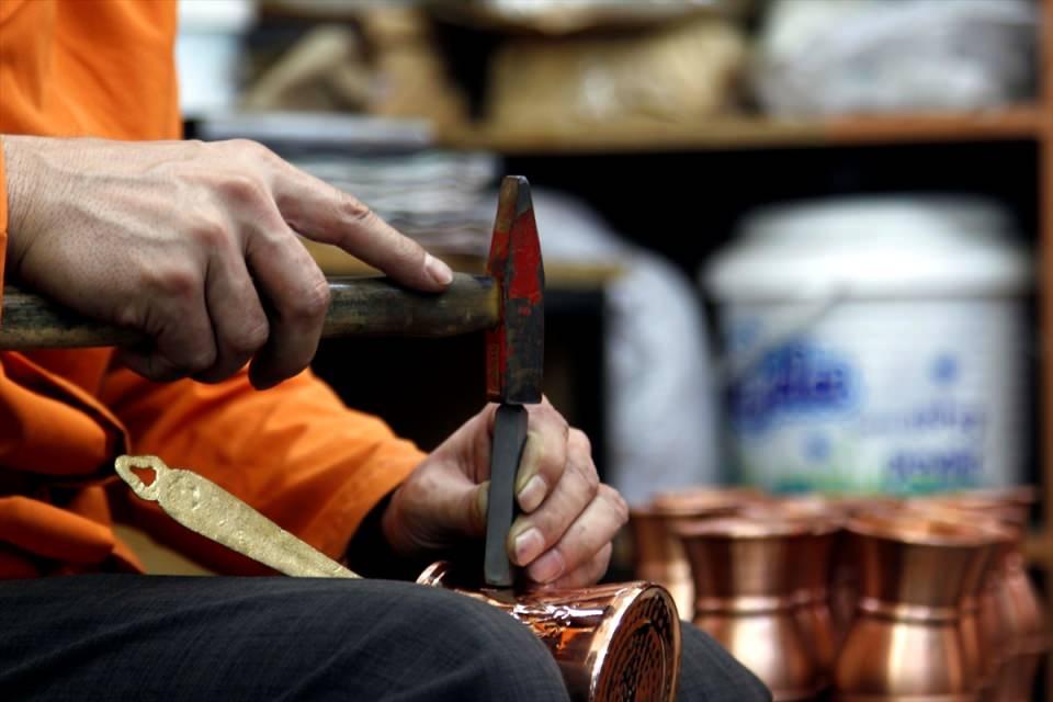 <p>Akkaya, cezaevinde meslek kazandırdıkları mahkumların, dışarıda da bakırcılığa devam edeceklerine işaret etti.</p>

<p> </p>
