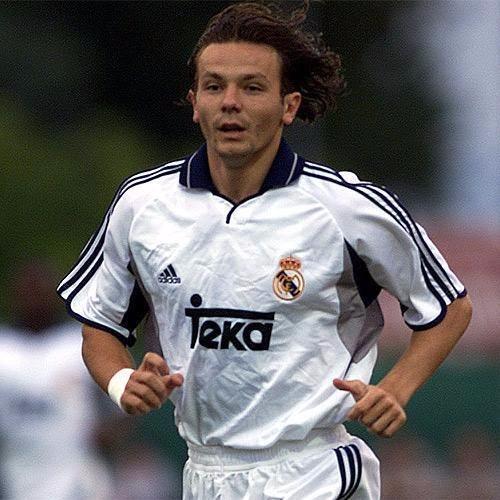 <p>Gösterdiği performans, onu Real Madrid'e kadar taşıdı. Sarı-Lacivertliler onu Madrid'e 20 milyon Dolar'a sattı.</p>
<p> </p>