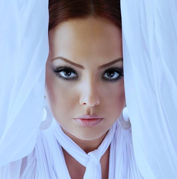 <p><strong>EBRU GÜNDEŞ</strong></p>
