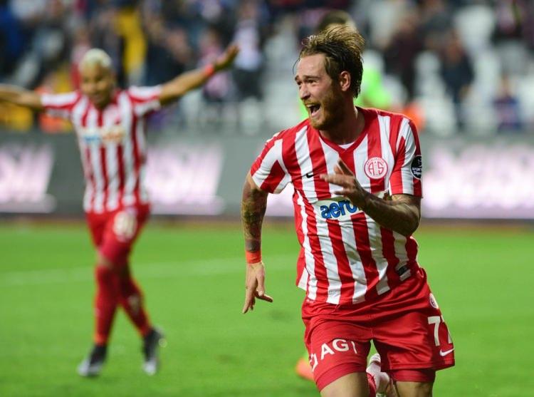 <p>Antalyaspor (GİDENLER)<br />
<br />
Lokman Gör (Göztepe), Emrah Başsan (Galatasaray), Ömer Kandemir (Bandırmaspor), Gökhan Yılmaz (Giresunspor, kiralık), Halil İbrahim Tuna (Erzurum B.B.), Osman Çelik (K.Karabükspor, kiralık), Emre Akbaba (Alanyaspor), Erman Kılıç (Menemen Bld.), Oktay Delibalta, Sezer Badur (Kulüpsüz), Ömer Şişmanoğlu (Beşiktaş'a döndü), Ozan İpek (Adana Demir)</p>