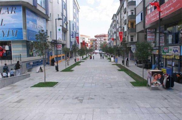 <p><strong>Güngören</strong><br />
2 yıl önce: 1.542 TL/m²<br />
Şimdi: 2.333 TL/m²</p>