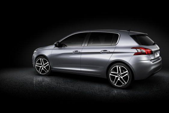 <p>Son derece iddialı bir şartnamenin ürünü olarak hayata geçirilen yüksek kalite düzeyi, otomobili en iyiler arasında konumlandırmayı amaçlıyor ve Peugeot’nun ürün gamında yükseliş stratejisini somutlaştırıyor.</p>