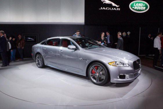 <p>Jaguar XJR</p>