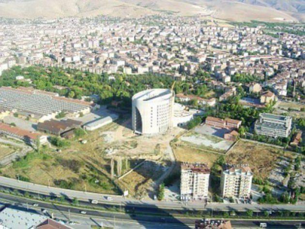 <p>MALATYA</p>
<p> </p>
<p>524 bin seçmeni bulanan Malatya'da 600 denek üzerinde yapılan kamuoyu araştırmasında AK Parti'nin adayı yüzde 50, CHP'nin adayı yüzde 15, MHP'nin adayı ise yüzde 7 oy alırken, Saadet Partisi'nin adayı ise yüzde 25 oy aldı.</p>