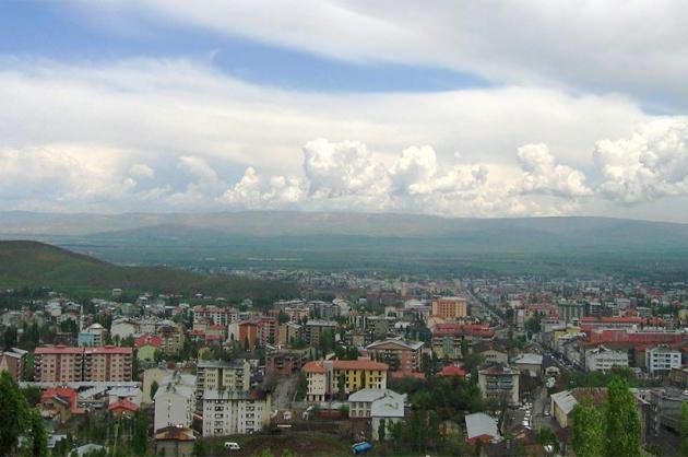 <p>Muş: 220 bin 21 seçmen, 900 sandıkta oy kullanacak.</p>