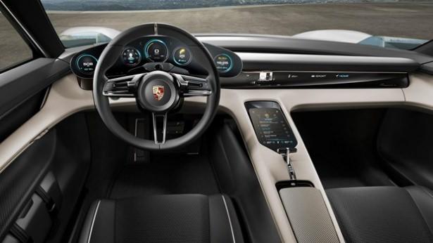 <p>Tam şarjla 500 kilometre yol yapabileceği söylenen otomobilin belki en önemli özelliği hızlı şarj teknoloji. Mission E, bu teknoloji ile 15 dakikada yüzde 80 şarj olabiliyor.</p>
