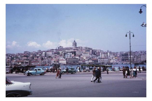 <p>Indiana Üniversitesi, Charles W. Cushman fotoğraf koleksiyonundan eski İstanbul fotoğrafları çıktı. Günümüze kıyasla daha tenha görülen İstanbul'un bu fotoğrafları 1965 yılında çekilmiş.</p>