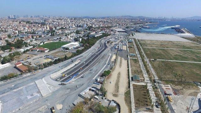 <p><strong>AÇILIŞ ARALIK AYINDA</strong><br />
Yavuz Sultan Selim Köprüsü 26 Ağustos'ta hizmete açılırken, Boğaz'ın iki yakasını bu kez yer altında birleştiren Avrasya Tüneli'nin çalışmalarında da sona gelindi.</p>