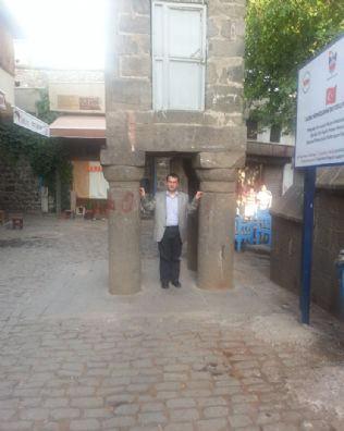 <p>Dört Ayaklı Minare´nin altından bir kez geçenlerin farklı zamanlarda 7 kez geçtiğinde dileklerinin kabul olduğu söyleniyor.</p>