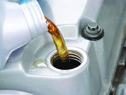 Sürücülere yakıt tipini ve markasını seçerken de dikkatli olmalarını öneren Can, ''Yakıta solvent karıştıran istasyonlardan benzin satın almayınız.