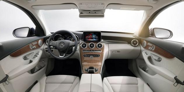 <p><strong>125 BİN TL'DEN BAŞLIYOR</strong></p>
<p>Yeni C Serisi, öncelikle 1.6 lt benzinli motor ve 7 kademeli otomatik şanzımanla Türkiye'de satışa sunulacak. 100 km'de ortalama 5.4 lt yakıt tüketen bu motorla otomobilin fiyatı 125 bin TL'den başlayacak.</p>