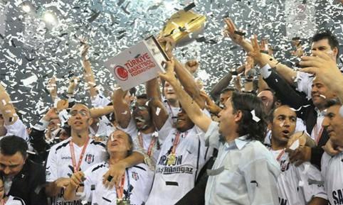 - Beko Basketbol Ligi play-off final serisi 6. maçında Anadolu Efes'i 80-76 yenen Beşiktaş Milangaz, seride durumu 4-2 yaparak 2011-2012 sezonunu şampiyon tamamladı.