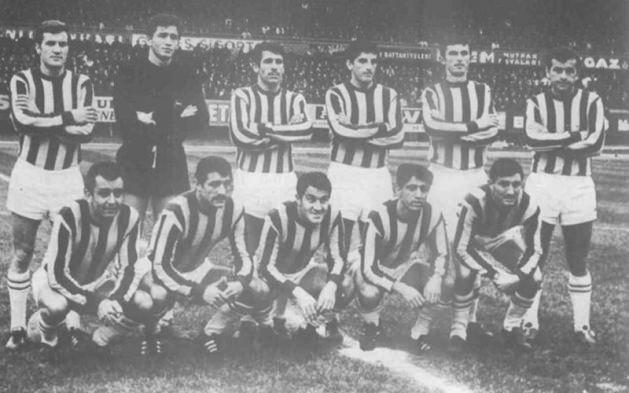 <p>1967-68 sezonunda 10. kez oynanan ligde 17 takım mücadele etti. 32 maç sonunda 49 puan toplayan sarı-lacivertliler, Beşiktaş'a 7, Galatasaray'a ise 13 puan fark atarak ligi zirvede tamamladı. Bu şampiyonlukla Fenerbahçe 5. lig şampiyonluğuna ulaştı ve bunu başaran ilk takım oldu.</p>