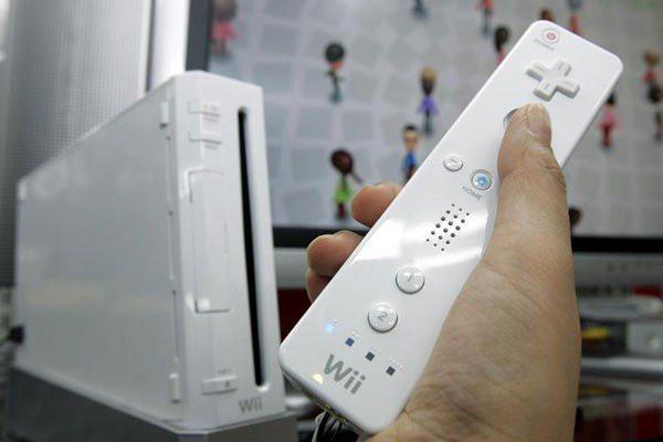 <p><strong>Nintendo Wii</strong><br />
Orijinal Nintendo Wii'nin üretimi 2013 Ekim ayında sona erdi. Günümüze ayak uyduran bir oyun konsolu isteyenler Wii U, Xbox One ya da Playstation 4'ten birini tercih edebilir.</p>
