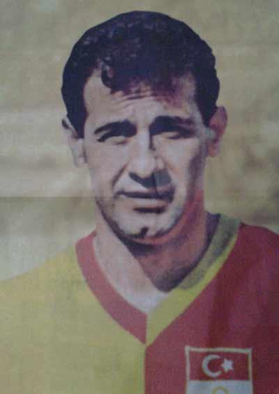 <p><strong>METİN OKTAY</strong><br />
"Galatasaray'da kaptanlık yaptığım zamanlarda yazı-tura yapılacağı vakit hep tura derdim. Varsın Atam'ın silüeti yere değmesin.</p>