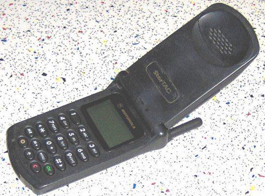 1996`da sunulan Motorola StarTAC, 60 milyon satıldı.
