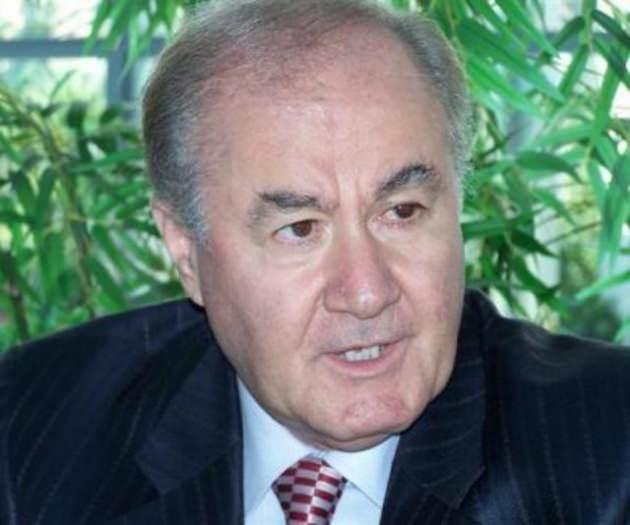 <p>ORHAN AYHAN "İnönü Stadı'nda nereden baksanız 23 bin 673 seyirci var; ki ben buradan bakıyorum..."</p>