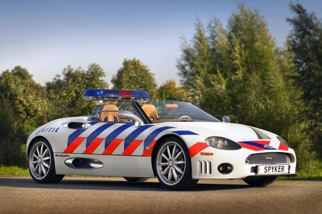 <p>Spor arabalarıyla tanınan Hollanda otomobil üreticisi Spyker, 2006'da bir polis arabası da tasarladı. Amsterdam'ın biraz doğusunda yer alan Flevoland ili için üretilen Spyker C8 Spyder, saatte 300 km hıza ulaşabiliyor. Yerel renklere boyanan araçlar görevlerine başladı.</p>